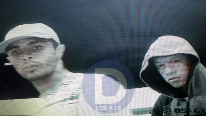 Nesta foto, os dois autores do assalto que atacaram o posto na noite de quarta-feira, um deles foi identificado pela polícia.