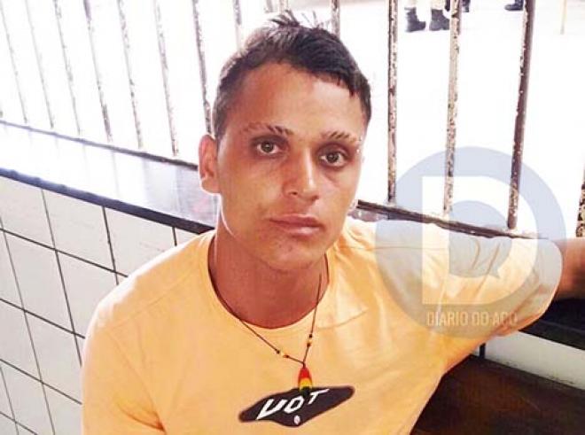 O terceiro réu, Henrique Soares, está foragido