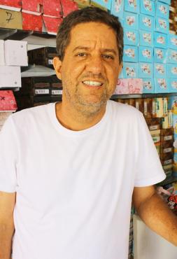 José Geraldo Nunes, 50 anos comerciante  Para o comércio o horário de verão é melhor, muita gente sai do serviço e aproveita para faz as compras. Porém, em particular, prefiro horário normal”.