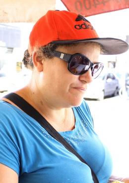 Maria Ferreira, 37 anos, ambulante  Com o horário normal o nosso corpo descansa mais. O horário de verão sacrifica a gente demais, o dia é muito longo e chega a noite a gente não dorme fácil”. 