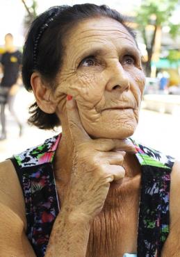 Nelita Ribeiro, 80 anos, aposentada  Eu gosto mais do horário de verão, do outro jeito o dia é curto. Pena que o horário de verão está acabando. Dá pra fazer muita coisa em casa por causa do sol”.