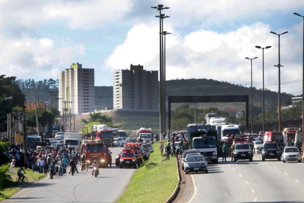 Seis vítimas foram socorridas pelo Corpo de Bombeiros. Duas estavam mais complicadas