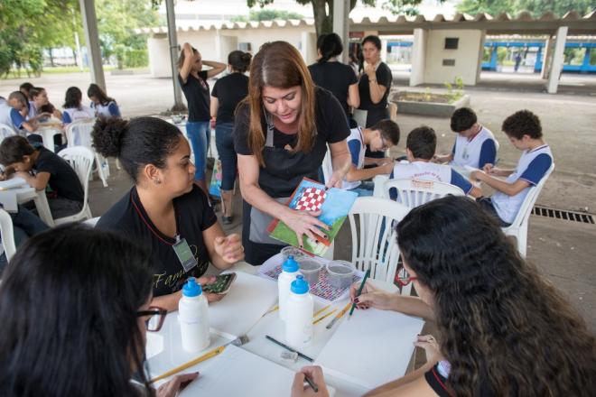 Rosane Dias ministrou oficina usando o agregado siderúrgico