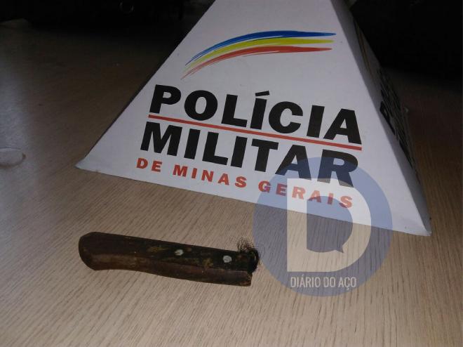 O cabo da faca se soltou durante a briga