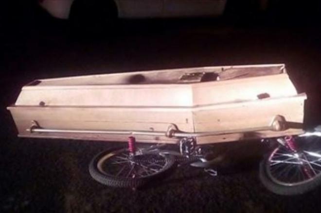 Homem desenterrou o caixão, possivelmente, sob efeito de crack