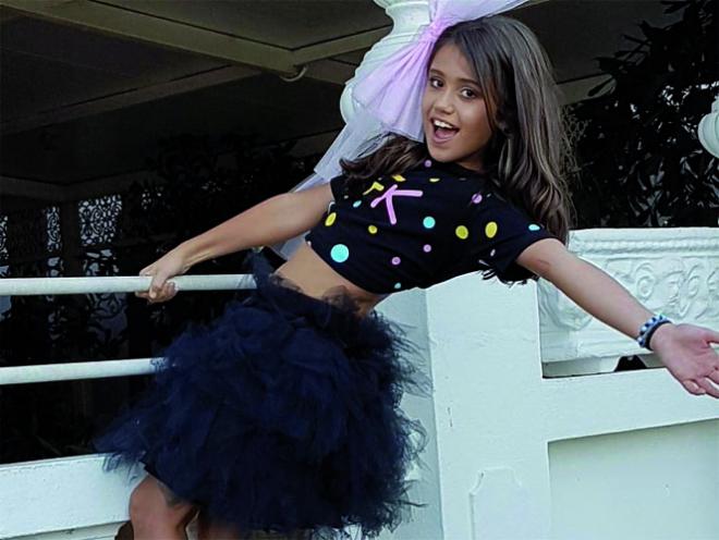 A neomodel Nina, filha do cantor Rogério Flausino