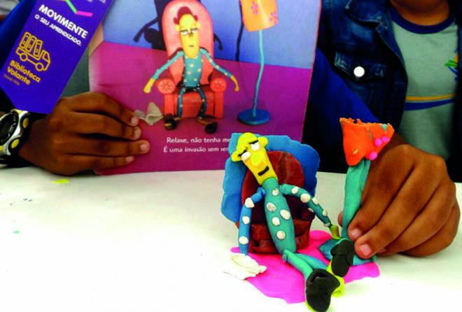 Oficina de Massinhas na Biblioteca Volante SESC