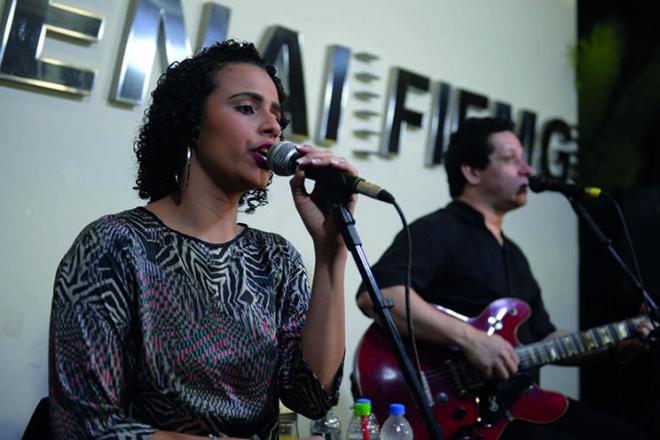 A industriária Inamara Amanda e o violonista Tutu deram o tom musical