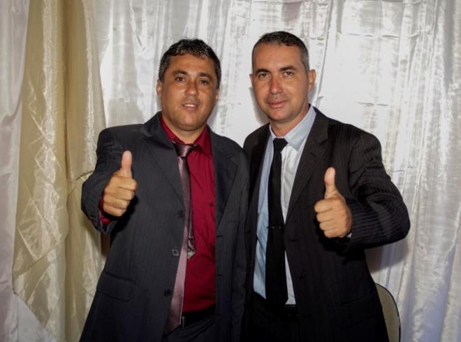 Com impasse no TSE, Ditinho (E), o vereador que virou prefeito, conta com a ajuda de Elcinho, o atual presidente do Legislativo para administrar o município 