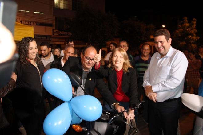 Adelaide Drummond levou um Honda 125 Fan 