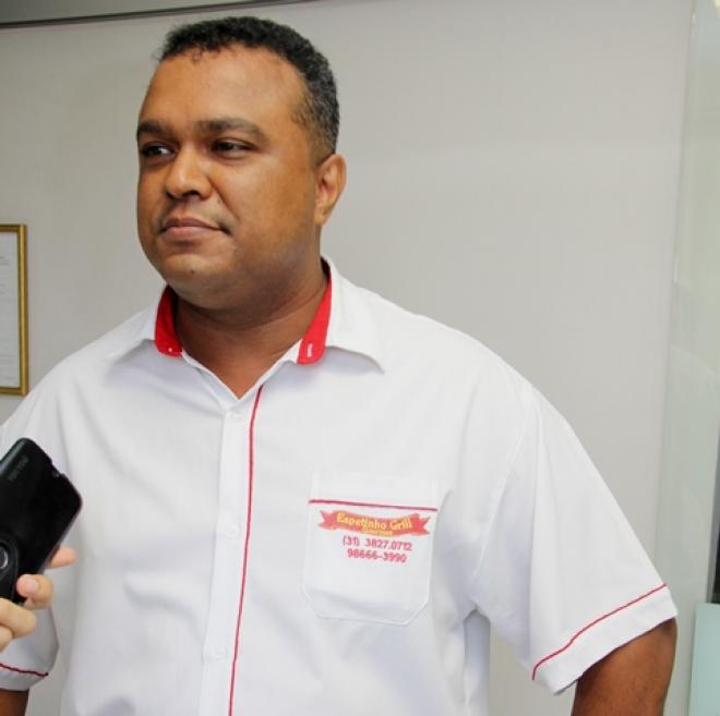 Mauro explica que o espetinho de escorpião foi uma brincadeira, mas que deve se tornar realidade