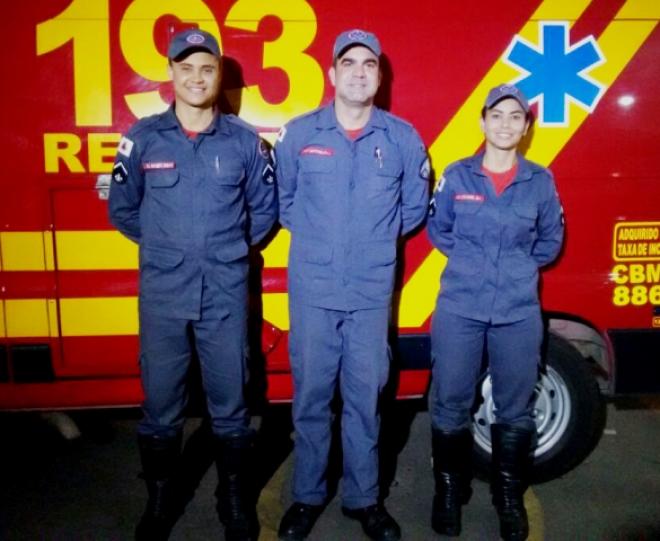 Os militares do Corpo de Bombeiros, soldados Bruce, sargento Laguna e soldado Ezilene atenderam a ocorrência 