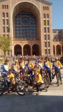 Ciclistas chegam ao destino final, em Aparecida do Norte: a Basília de Nossa Senhora Aparecida 