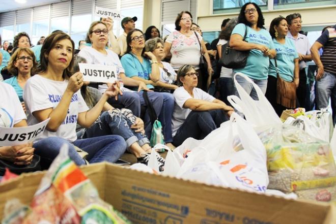 Servidores inativos estão sem complementação desde outubro de 2016