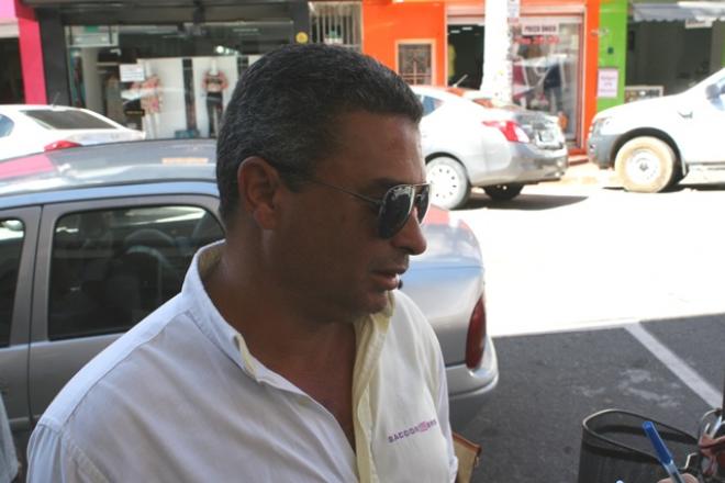 O porteiro Edmilson Gonçalves