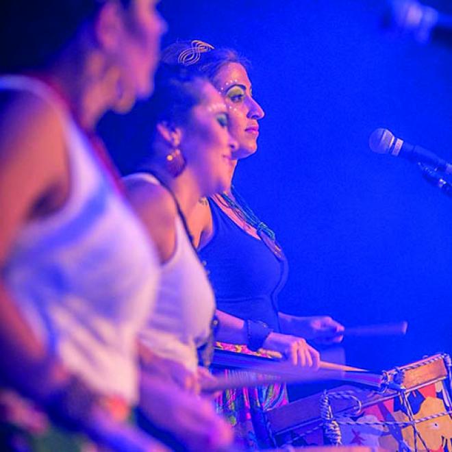 Apenas mulheres formam o grupo de tambor As Valentinas