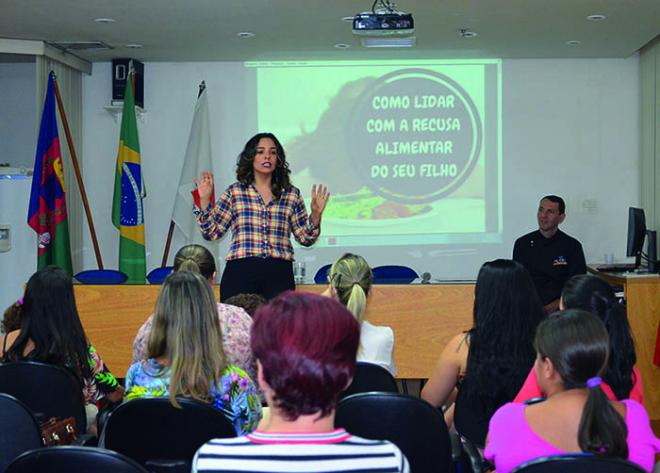 Maria Amélia (Nutrichef) palestrou sobre alimentação para as mamães