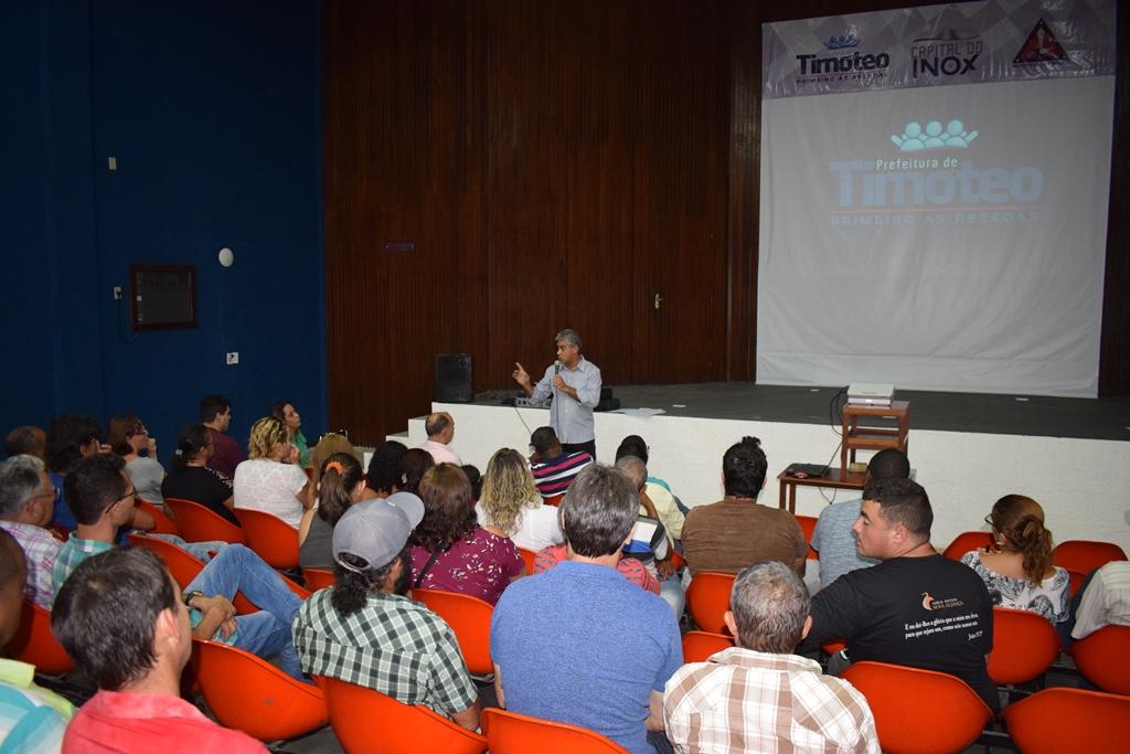O momento  serviu para o repasse de informações sobre os aspectos administrativos, organizacionais e de Vigilância Sanitária para os feirantes.  