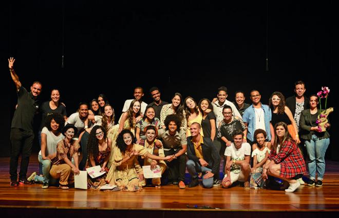 Trupe do Casa Laboratório festeja 10 anos em alto estilo