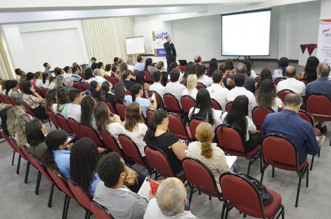 Público presente no hotel acompanhou atento as últimas novidades que envolvem o complexo sistema eSocial 