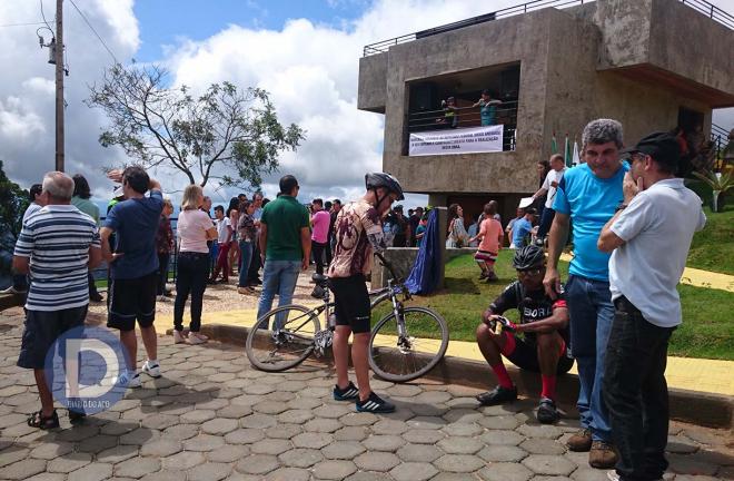 Deck ao redor do térreo do mirante será usada por uma lanchonete a ser instalada no local por meio de uma parceria público-privada