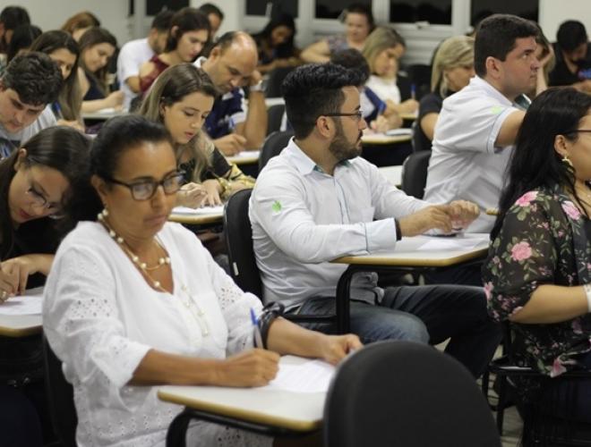 Empresários e funcionários participaram da capacitação promovida pela Aciapi e CDL