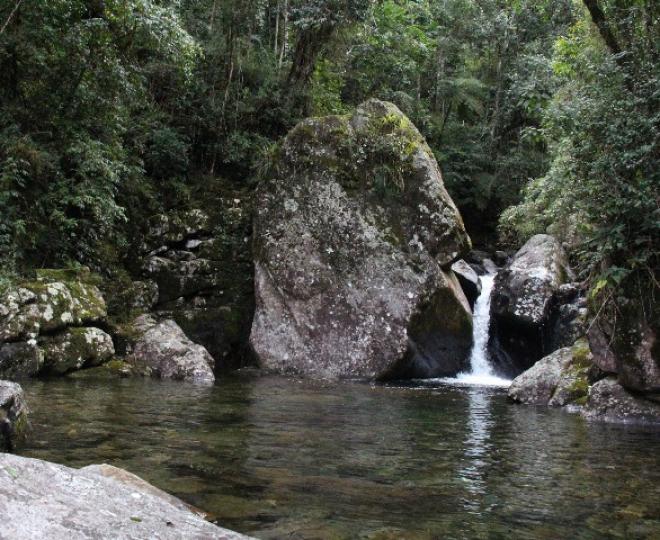 Com o período do calor, as cachoeiras do Vale Verde, na entrada do parque, são o atrativo do Caparaó