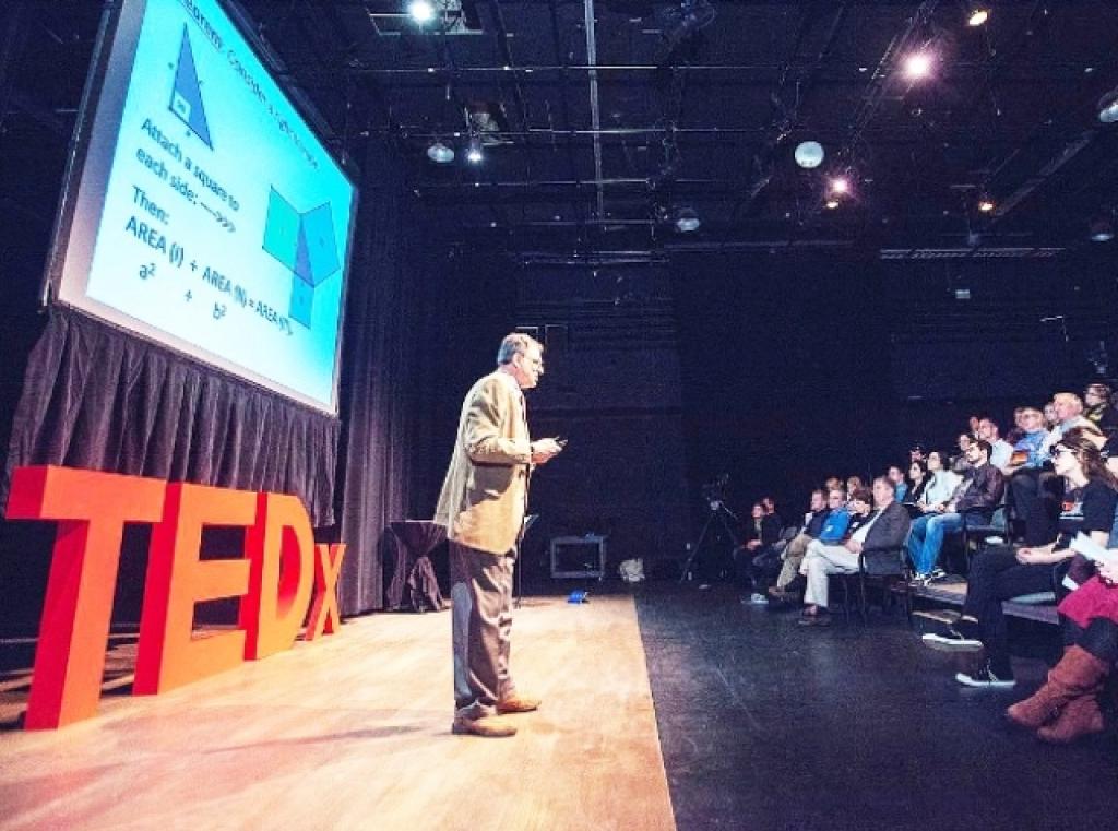 O TED é uma organização sem fins lucrativos que apoiar ideias que mudam o mundo por meio de múltiplas iniciativas.