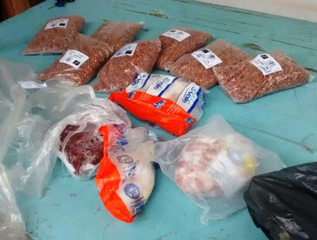 O suspeito pelo furto foi identificado e preso em flagrante, sendo os alimentos devolvidos, sem prejuízos ao erário público