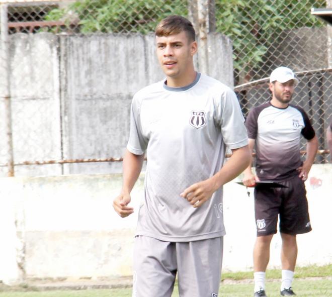 Rafinha tem se destacado na lateral esquerda do Saci e novamente figurará como titular no jogo contra o líder