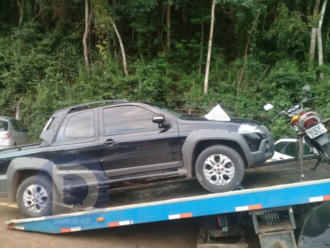 Na casa de um dos presos, esta picape que foi tomada de assalto na BR-381