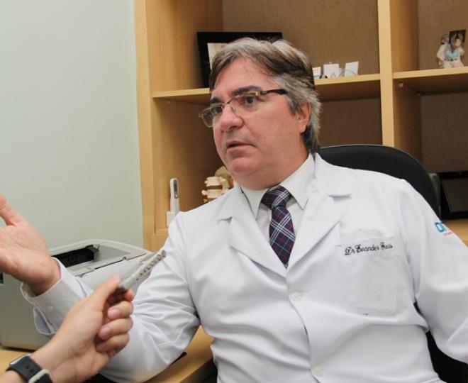 Evander Grossi destacou a importância de ter uma boa postura ao mexer no celular ou computador