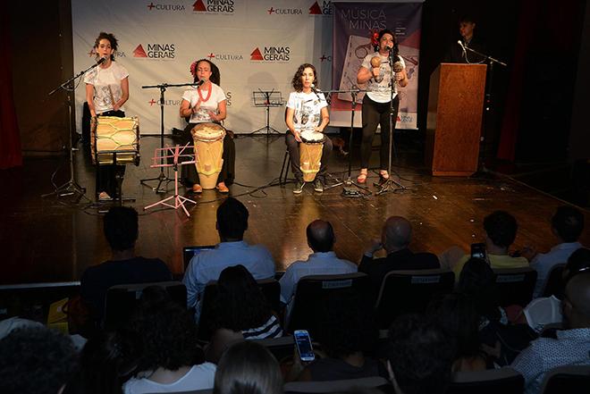 As tamboreiras do grupo SiHembra encantaram o público