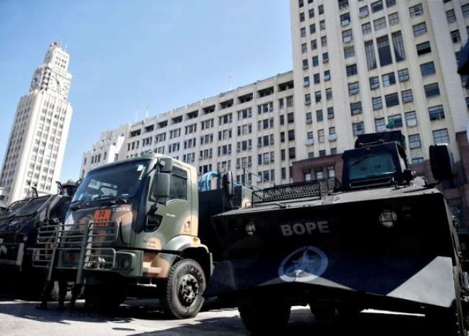  Exército entrega seis veículos blindados à Secretaria de Estado de Segurança do Rio 