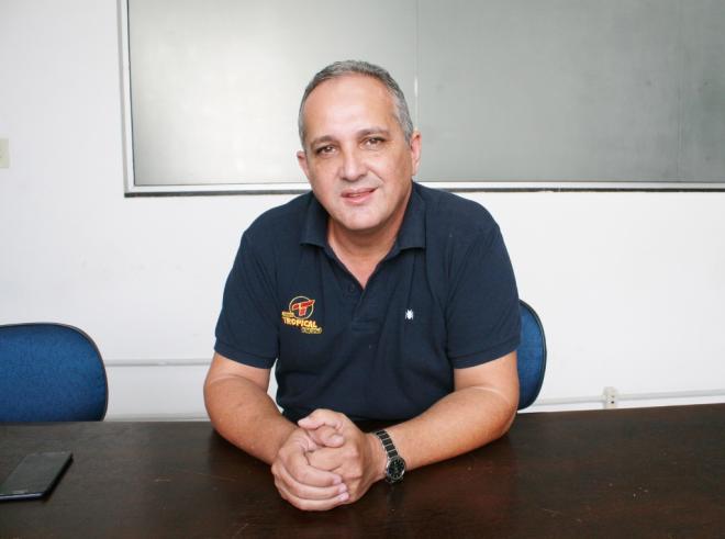 Juninho Araújo acredita que as rádios precisam se modernizar com a internet para não ficarem ultrapassadas 