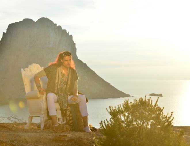 Es Vedrà, a ilha que aparece ao fundo nas cenas de Thiago é patrimônio da humanidade