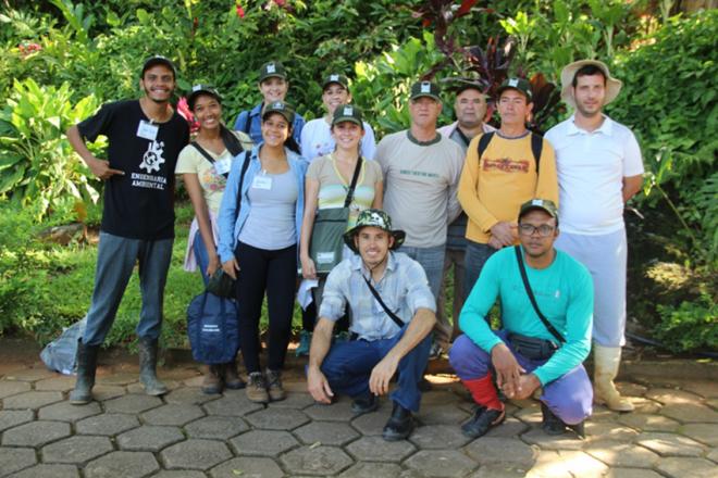 Uma equipe multidisciplinar atua na recuperação das nascentes