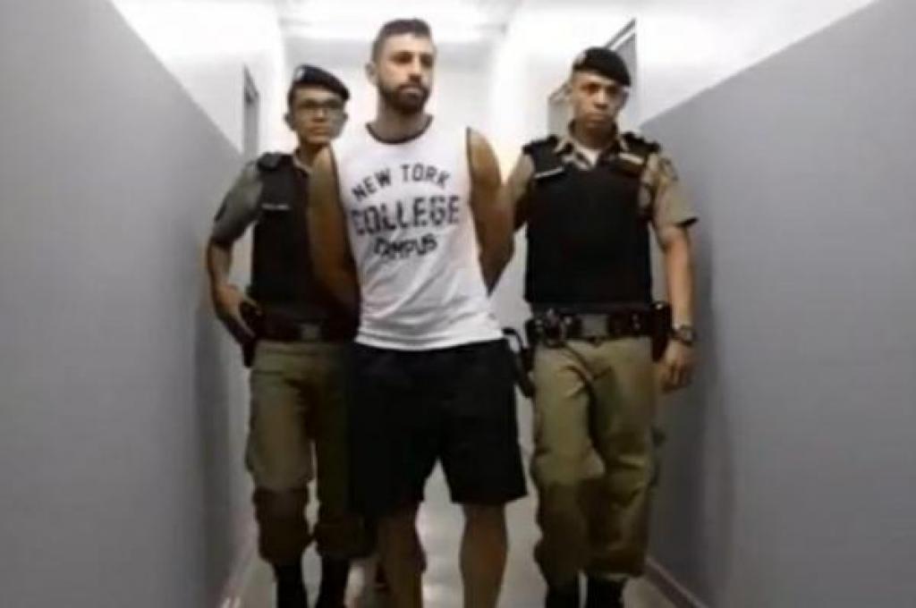 No momento da  prisão, ele alegou aos militares que tem problemas psicológicos