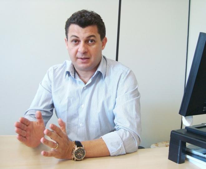 Amaury Gonçalves aconselha os consumidores a não se comprometerem com parcelas que tenham o valor acima de 20% da sua renda