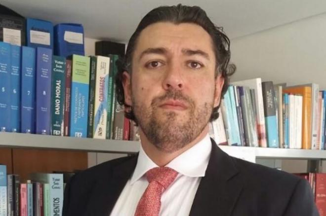 Gilberto Bento Jr. é advogado, contabilista e sócio da Bento Jr. Advogados. Especializado em direito tributário, direito empresarial, direito processual, empreendedorismo e direito constitucional.