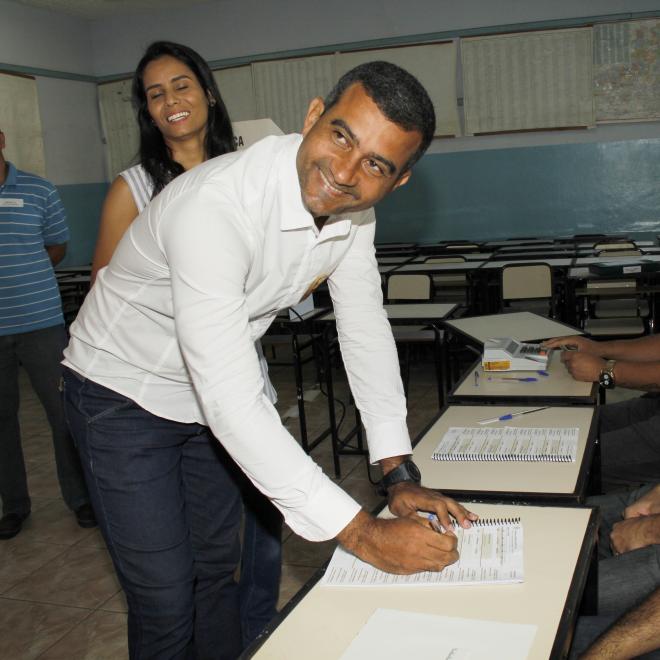 Daniel Cristiano foi votar na Escola Estadual Amaro Lanari, no bairro Ideal  