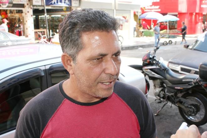 Oliveira Santana, de 46 anos, topógrafo