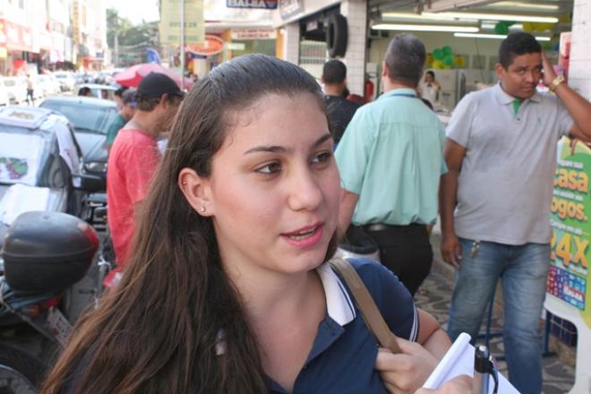 Gabriele Stephany Aguiar, de 22 anos, auxiliar de sala de aula