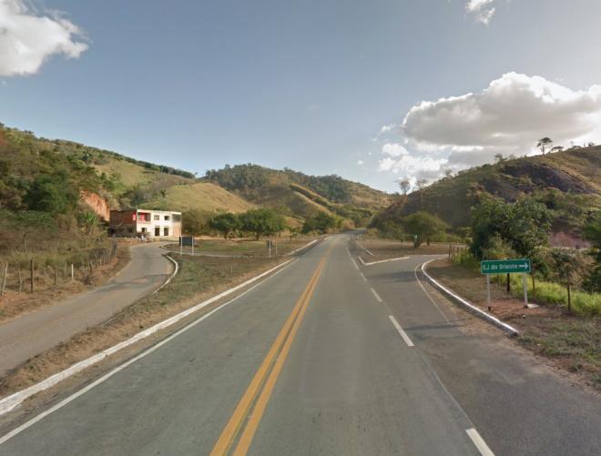O crime ocorreu enquanto a vítima realizava uma manobra de conversão para acessar a cidade de São João do Oriente