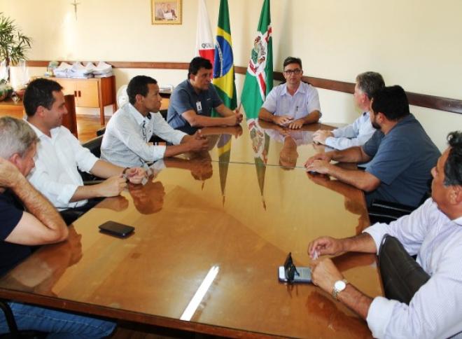Reunião entre o prefeito Alfredo de Castro, vereadores e representantes da Usiminas acertam detalhes da implementação do programa 