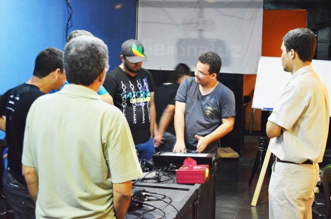Cursos gratuitos ensinarão técnicas de iluminação e áudio em eventos