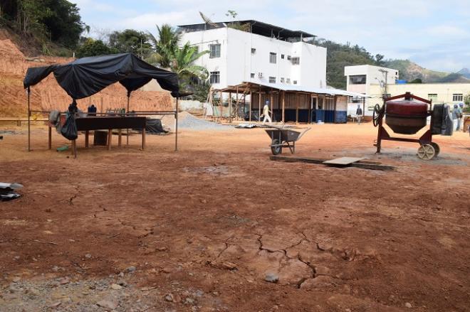 O canteiro de obras já está preparado para a construção do novo templo