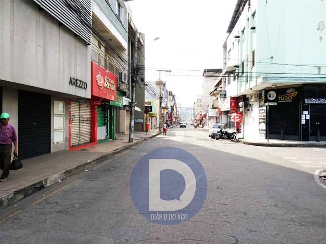 Estabelecimentos comerciais do Centro de Ipatinga fecharam às portas nesta sexta-feira (10), antevéspera do Dia dos Pais