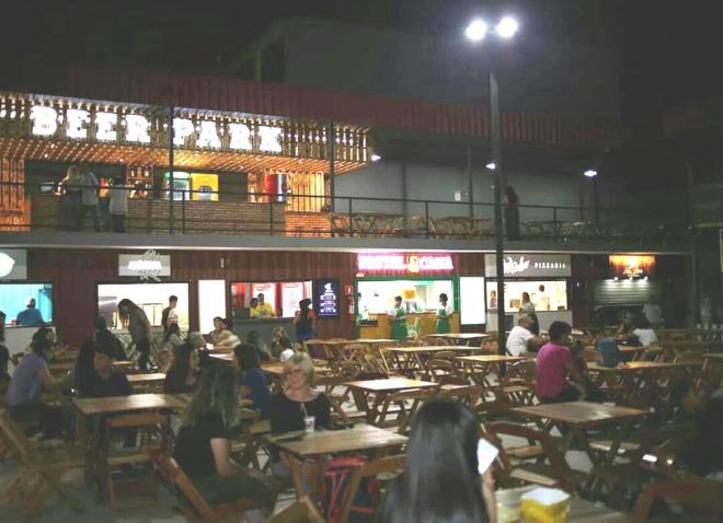 O Food Park conta com mais de 10 opções de gastronomia, além do playground