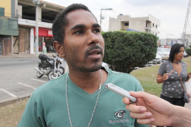 Sei que as eleições vão ocorrer em outubro. Em relação aos candidatos, sei de alguns que estarão participando, mas não sei quais são os cargos em disputa. Entretanto, pretendo votar no dia, porque senão tenho que pagar multa. Mas de qualquer forma, temos que eleger um deles. Se a pessoa não votar, ela não estará correndo atrás para que o país mude. Então, tem que procurar saber mais as propostas de cada um e acompanhar esse processo político. Além disso, pretendo votar em alguns candidatos daqui da região”. Luciano Pereira Santos, 32 anos, auxiliar de serviços gerais.